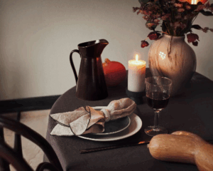 Decke deinen schaurig-schönen Halloween-Tisch mit Broste Copenhagen